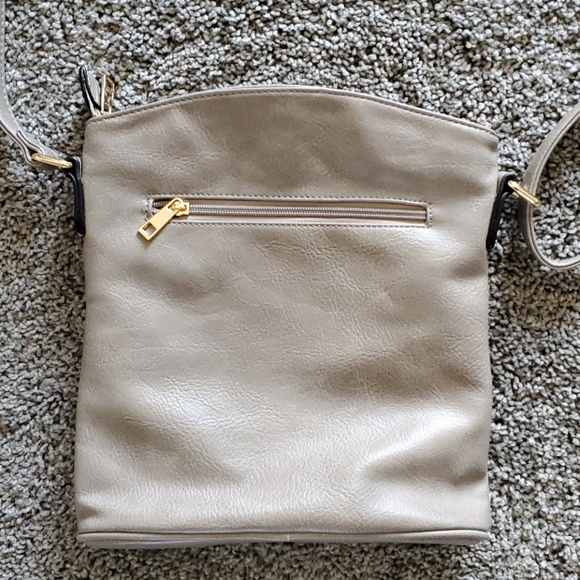 No brand name crossbody - Picture 3 of 4